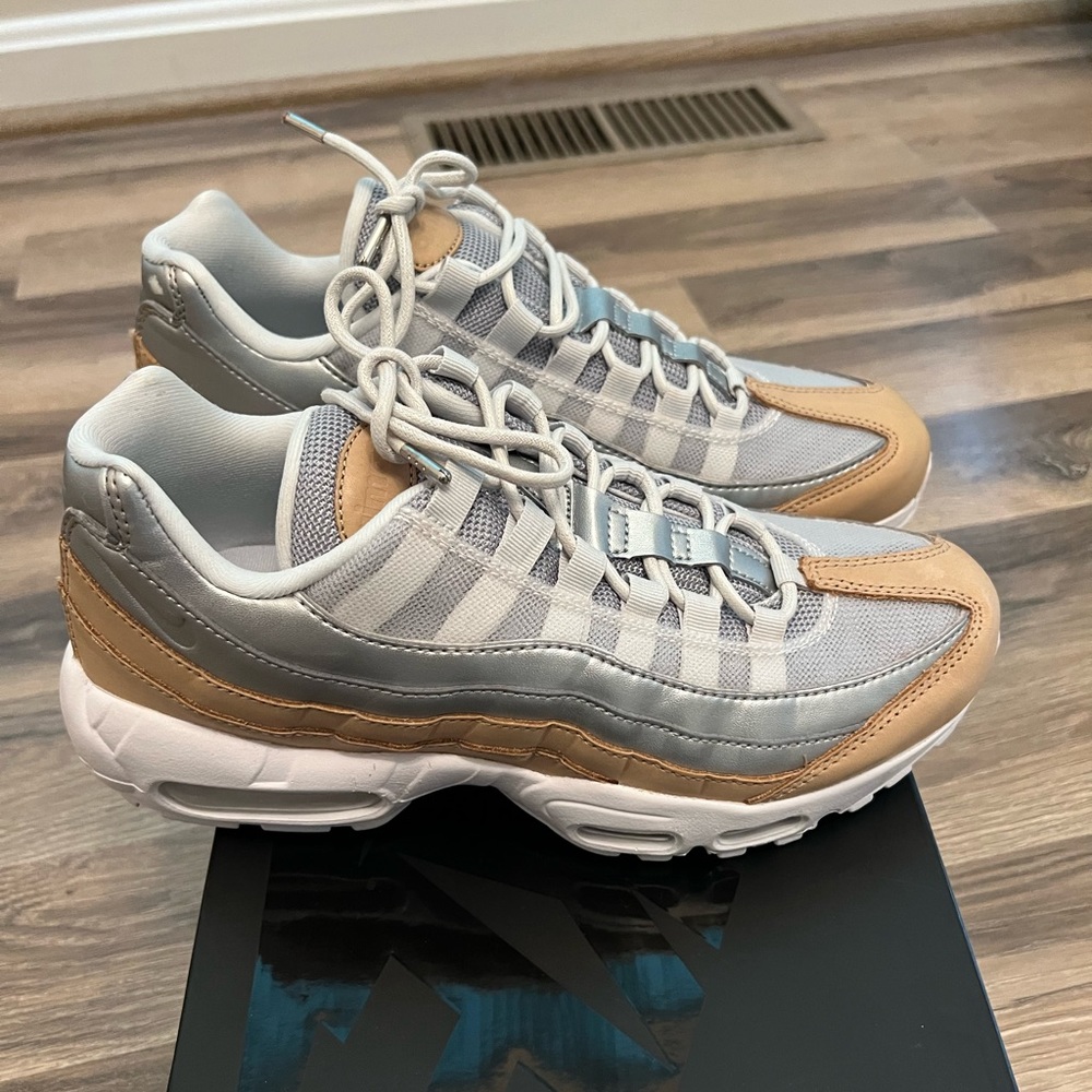 Nike Sneakers Women’s Air Max 95 Size 8.5